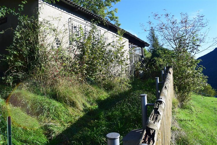 Serina frazione Corone, rustico indipendente con giardino Serina