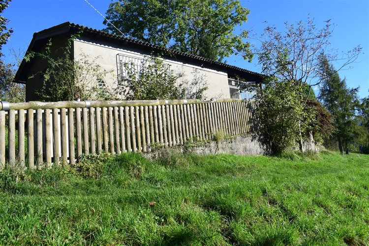 Serina frazione Corone, rustico indipendente con giardino Serina