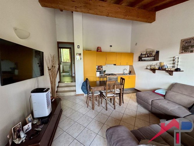 Caprino S. Antonio Bilocale Mansardato Caprino Bergamasco