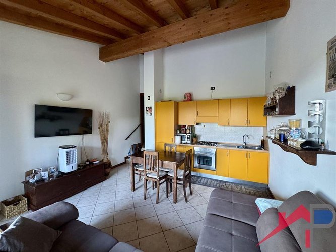 Caprino S. Antonio Bilocale Mansardato Caprino Bergamasco