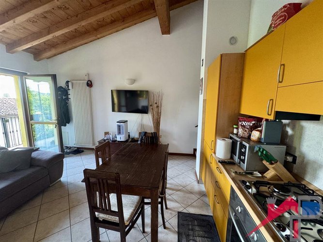 Caprino S. Antonio Bilocale Mansardato Caprino Bergamasco