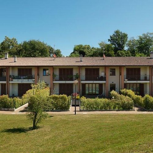 VILLA A SCHIERA 3 LOCALi