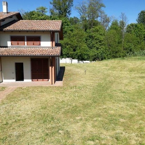 VILLA A SCHIERA 3 LOCALi Anzano del Parco