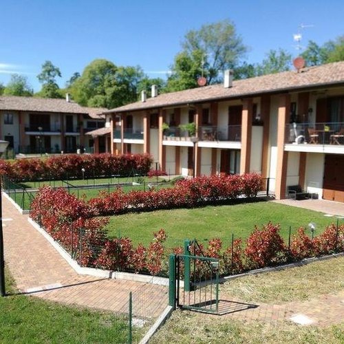 VILLA A SCHIERA 3 LOCALi Anzano del Parco