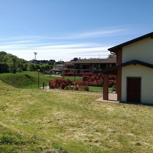 VILLA A SCHIERA 3 LOCALi Anzano del Parco