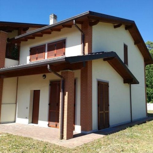 VILLA A SCHIERA 3 LOCALi Anzano del Parco