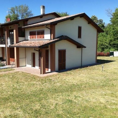 VILLA A SCHIERA 3 LOCALi Anzano del Parco