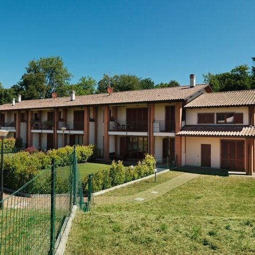 VILLA A SCHIERA 3 LOCALi Anzano del Parco