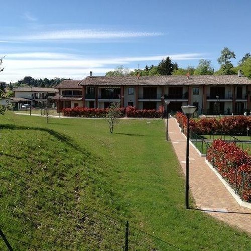 VILLA A SCHIERA 3 LOCALi Anzano del Parco