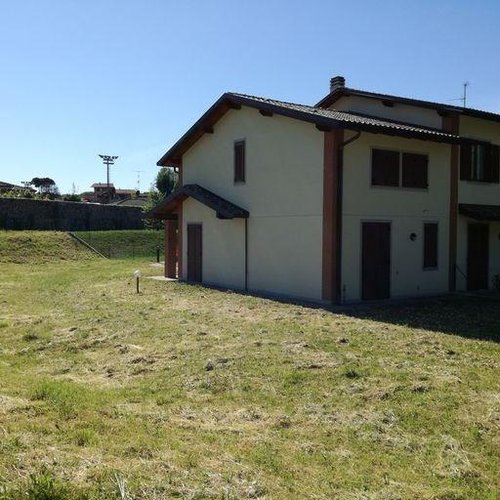 VILLA A SCHIERA 3 LOCALi Anzano del Parco