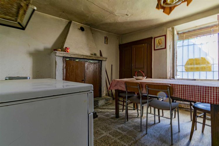 Costa Serina abitabile singola casa d’epoca con corte esclusiva Costa Serina