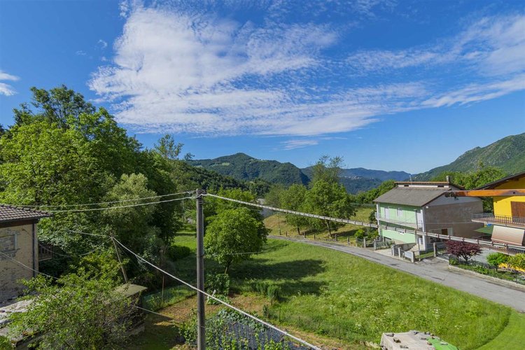 Costa Serina abitabile singola casa d’epoca con corte esclusiva Costa Serina