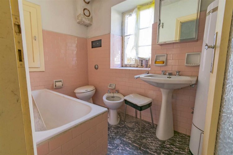 Costa Serina abitabile singola casa d’epoca con corte esclusiva Costa Serina