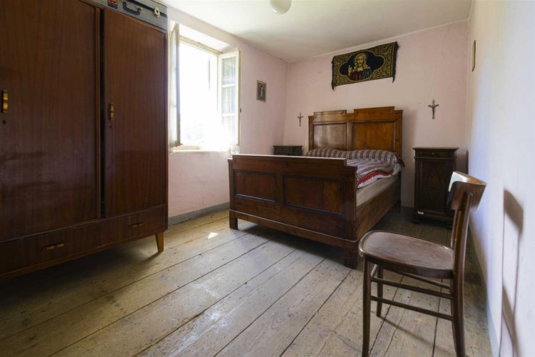 Costa Serina abitabile singola casa d’epoca con corte esclusiva Costa Serina