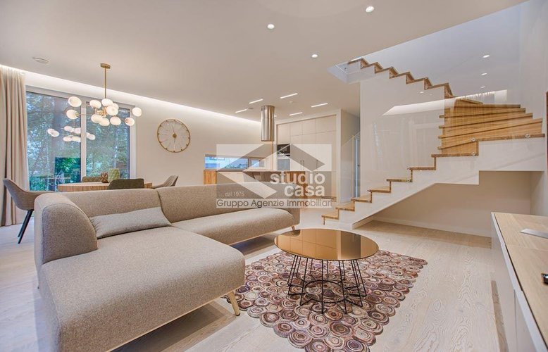 LA TUA VILLA PER SEMPRE — ELEGANZA, TECNOLOGIA E SPAZI DA VIVERE Spirano