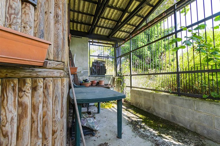 Serina frazione Corone, rustico indipendente con giardino Serina