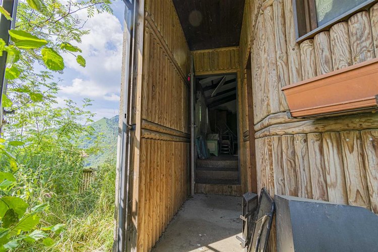 Serina frazione Corone, rustico indipendente con giardino Serina