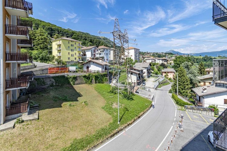 Roncola S.B. adorabile bilocale pluribalconato con cantina Roncola