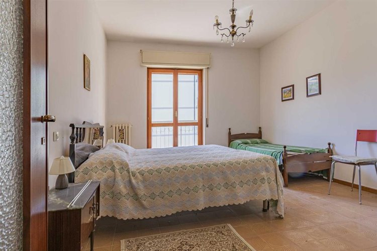 Roncola S.B. adorabile bilocale pluribalconato con cantina Roncola