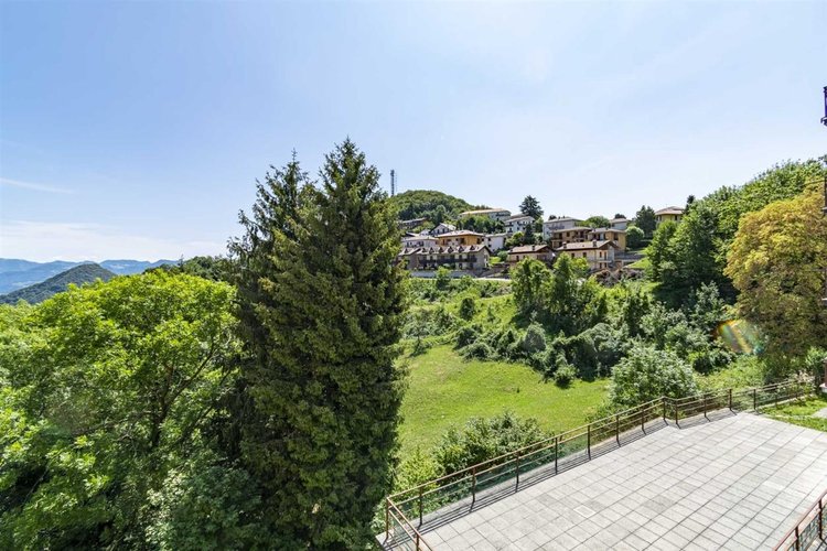 Roncola S.B. adorabile bilocale pluribalconato con cantina Roncola