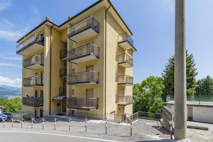 Roncola S.B. adorabile bilocale pluribalconato con cantina