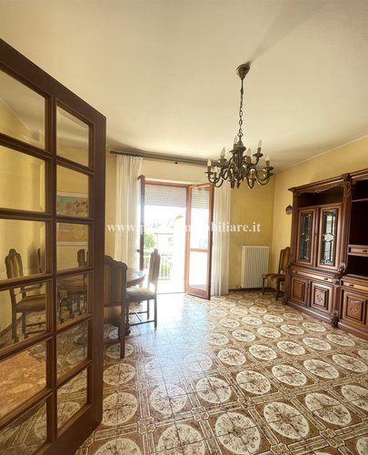 Ampio trilocale con box e cantina in zona residenziale a Ponte San Pietro Ponte San Pietro