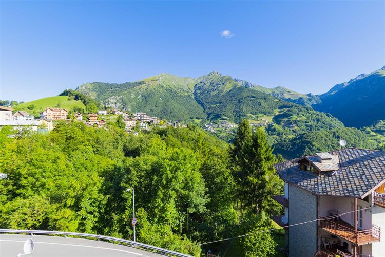Oltre il Colle, luminoso e panoramico trilocale con terrazzo solarium Oltre il Colle