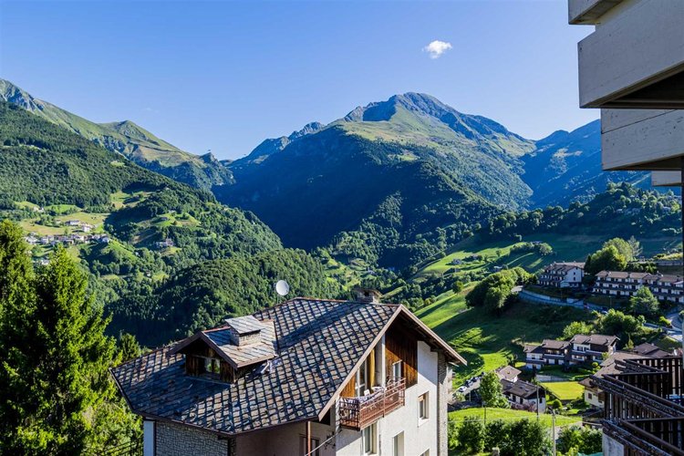 Oltre il Colle, luminoso e panoramico trilocale con terrazzo solarium Oltre il Colle