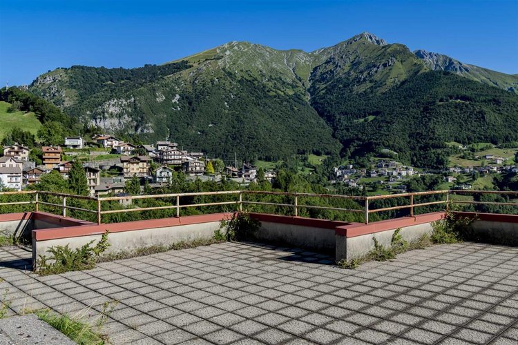 Oltre il Colle, luminoso e panoramico trilocale con terrazzo solarium Oltre il Colle