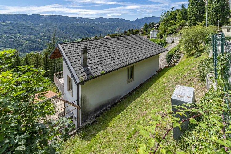 Berbenno, immersa nel verde, villa singola con terreno Berbenno
