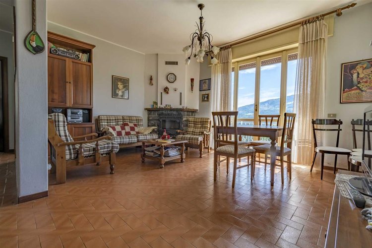 Berbenno, immersa nel verde, villa singola con terreno Berbenno