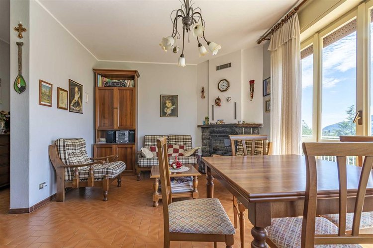 Berbenno, immersa nel verde, villa singola con terreno Berbenno