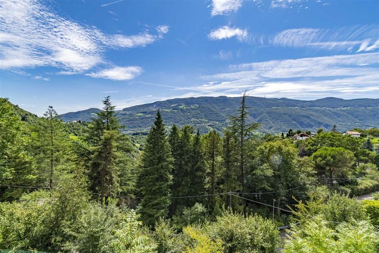 Berbenno, immersa nel verde, villa singola con terreno Berbenno
