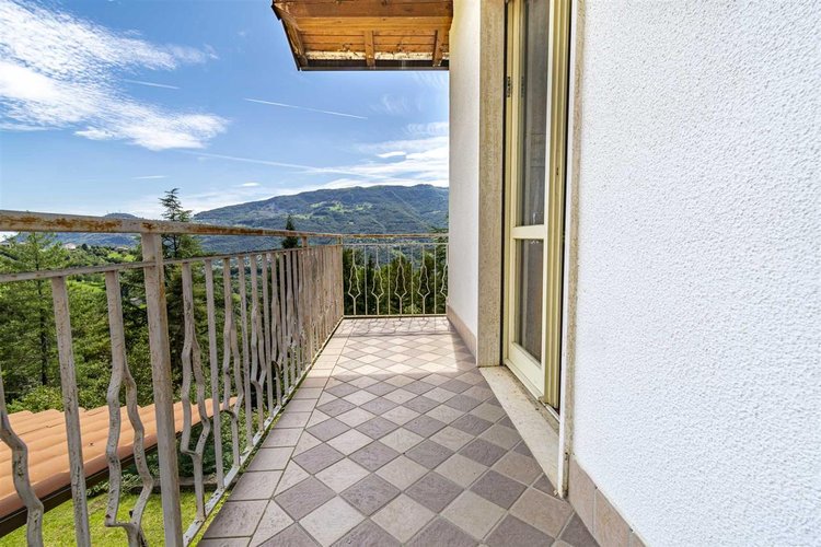 Berbenno, immersa nel verde, villa singola con terreno Berbenno