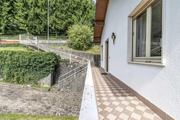 Berbenno, immersa nel verde, villa singola con terreno Berbenno