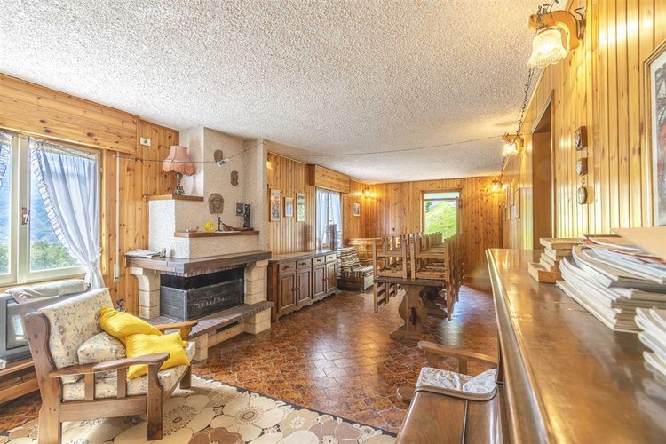 Berbenno, immersa nel verde, villa singola con terreno Berbenno