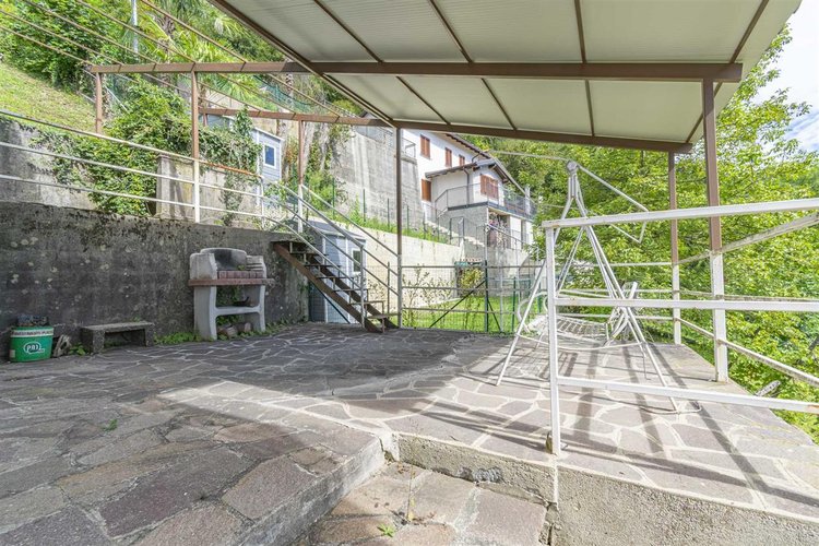 Berbenno, immersa nel verde, villa singola con terreno Berbenno