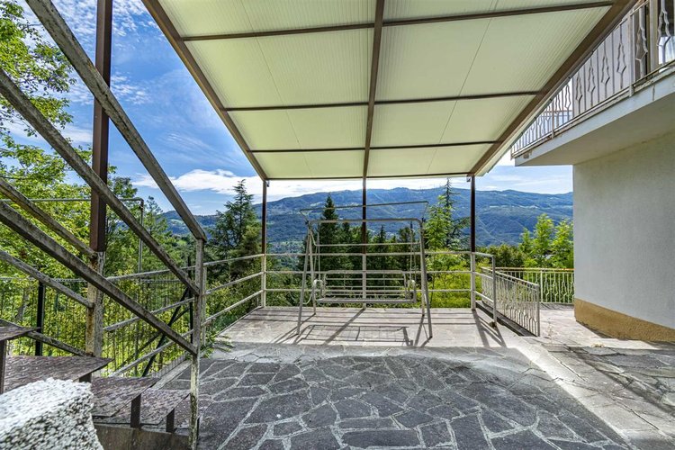 Berbenno, immersa nel verde, villa singola con terreno Berbenno