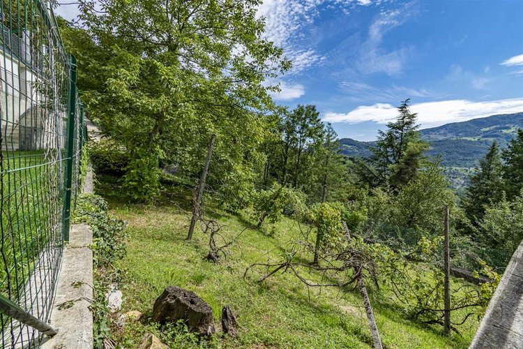 Berbenno, immersa nel verde, villa singola con terreno Berbenno
