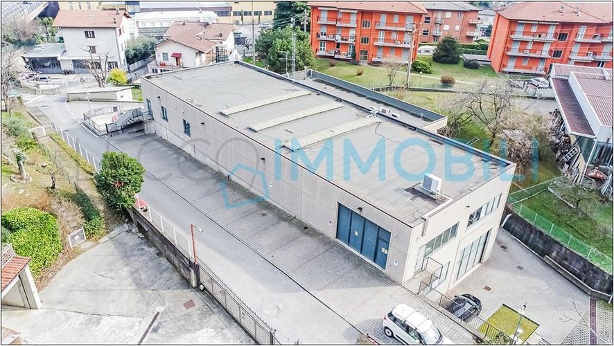 CAPANNONE CON POSTI AUTO