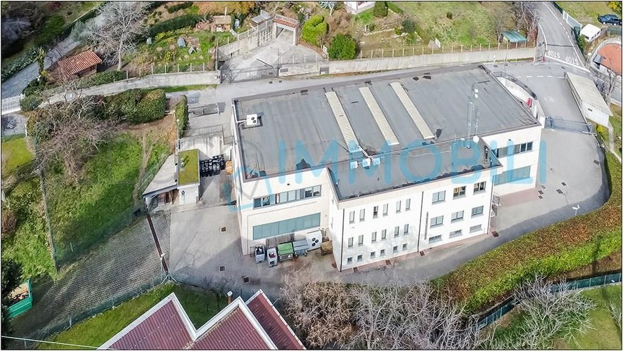 CAPANNONE CON POSTI AUTO Pescate