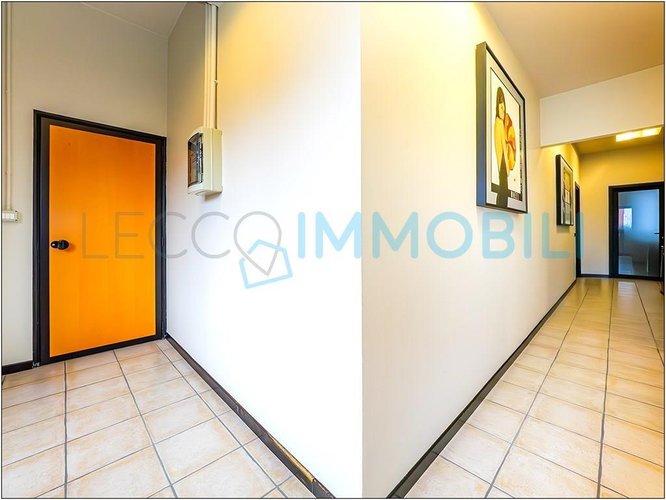 CAPANNONE CON POSTI AUTO Pescate