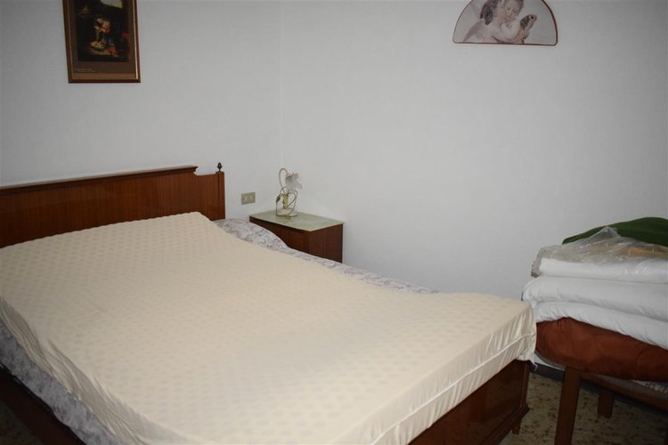 Costa Serina affare bilocali arredati con box Costa Serina