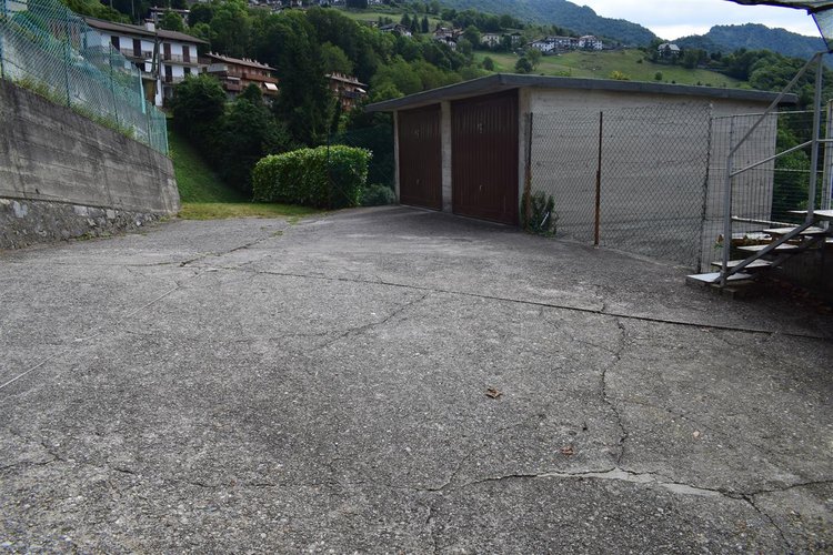 Costa Serina affare bilocali arredati con box Costa Serina