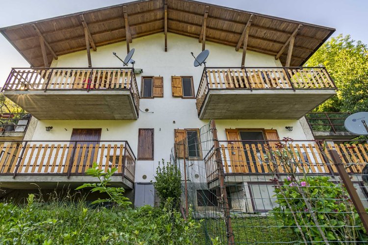 Algua Pagliaro, in villetta bifamiliare, ottimo trilocale con giardino e ampio terrazzo