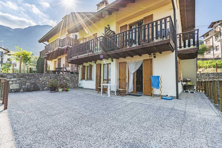 Sant'Omobono Terme in meravigliosa località baciata dal sole della frazione di Valsecca trilocale Sant'Omobono Terme