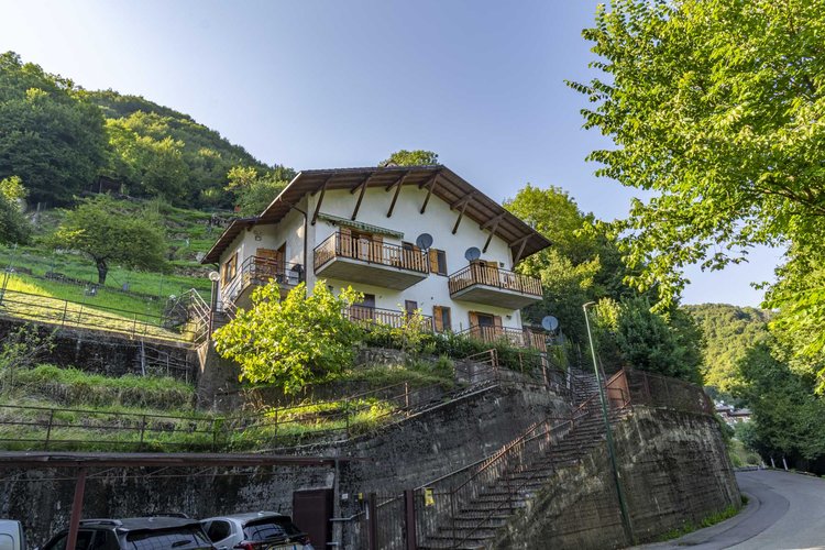 Algua Pagliaro, in villetta bifamiliare, ottimo trilocale con giardino e ampio terrazzo Algua