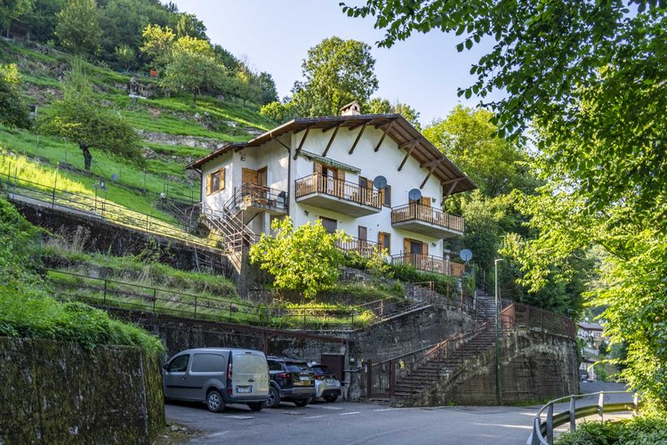 Algua Pagliaro, in villetta bifamiliare, ottimo trilocale con giardino e ampio terrazzo Algua