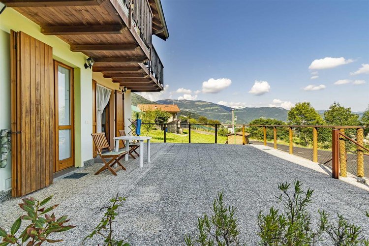 Sant'Omobono Terme in meravigliosa località baciata dal sole della frazione di Valsecca trilocale Sant'Omobono Terme