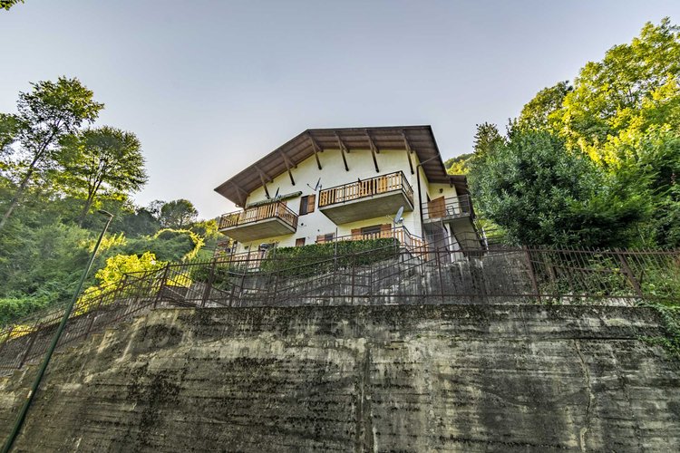 Algua Pagliaro, in villetta bifamiliare, ottimo trilocale con giardino e ampio terrazzo Algua